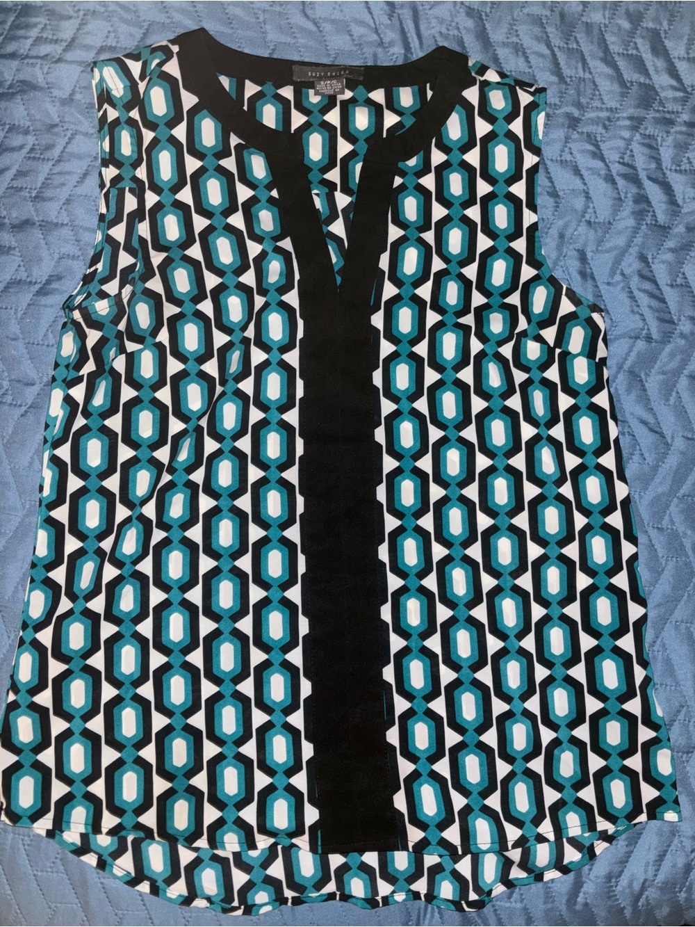 4/$20 Suzy Shier Teal, Black and White Geometric Sleeveless Blouse